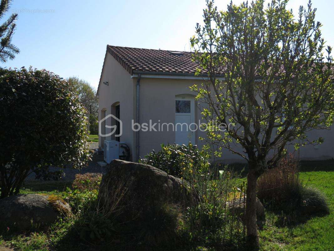 Maison à AZAY-SUR-THOUET