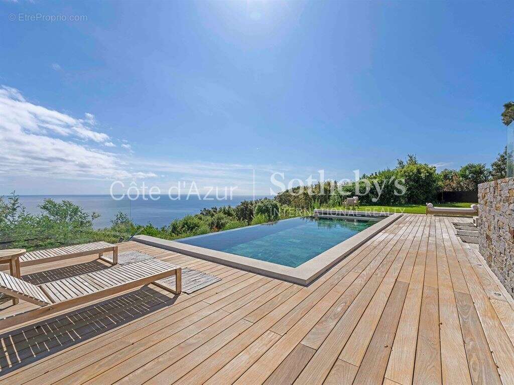 Villa de luxe aux Issambres avec vue mer panoramique et piscine à débordement - photo 3
