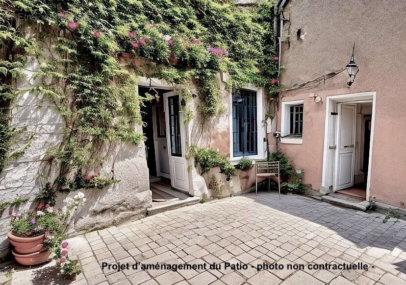 Maison à MONTOULIERS