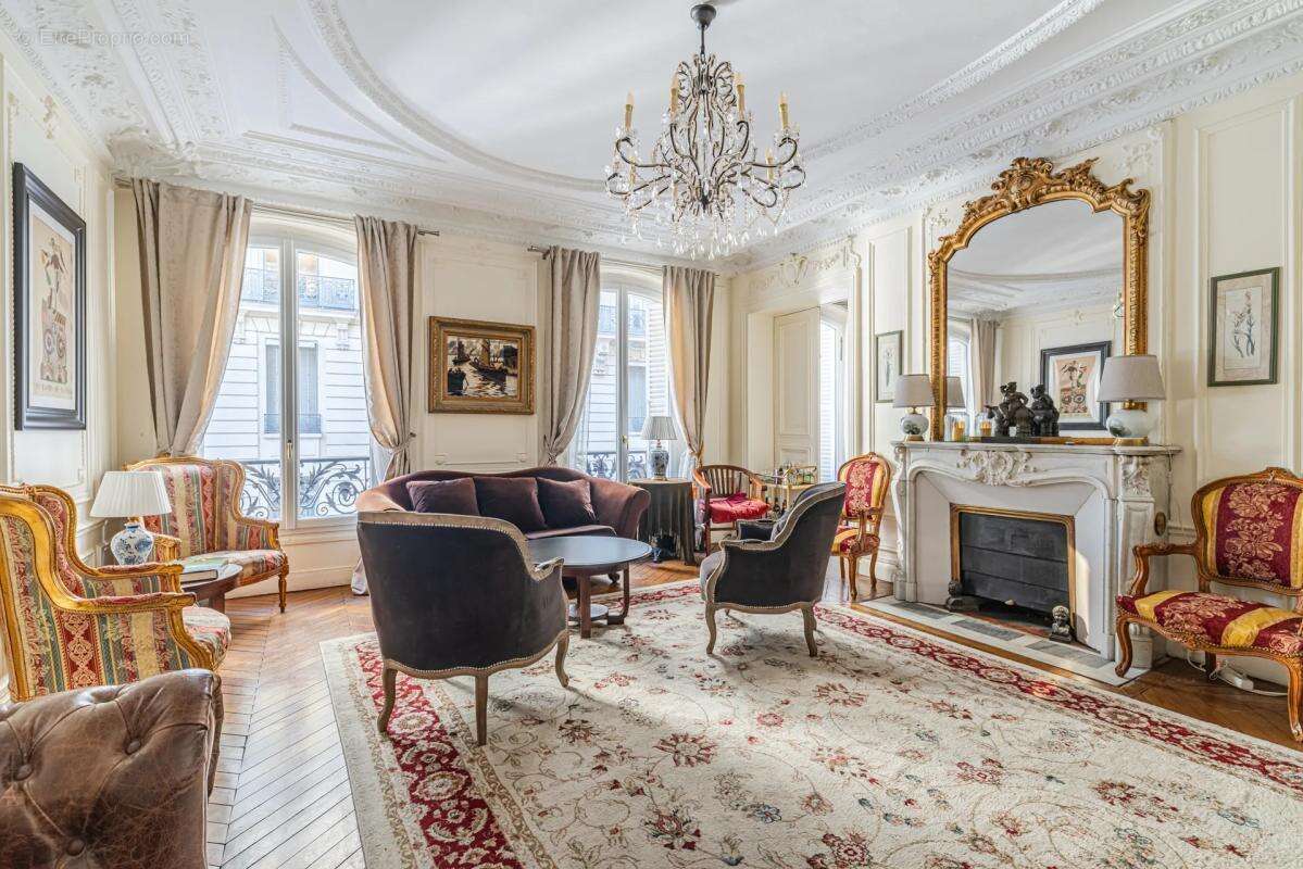 Appartement à PARIS-16E