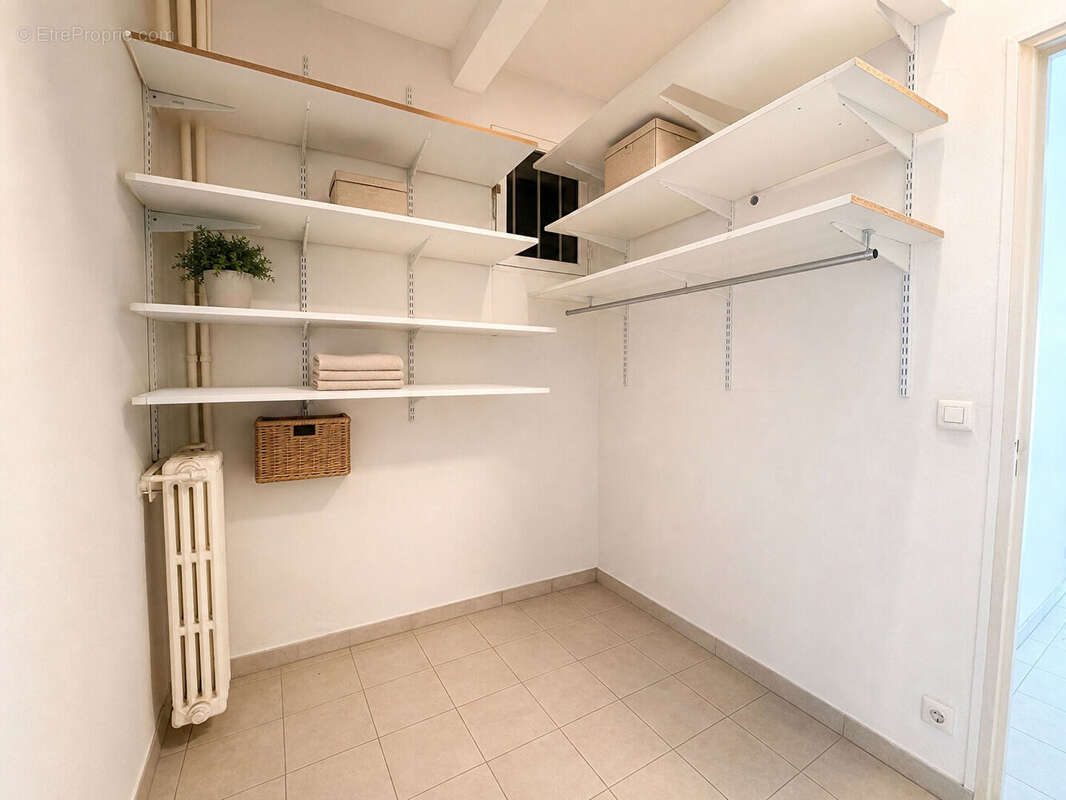 Appartement à MARSEILLE-2E