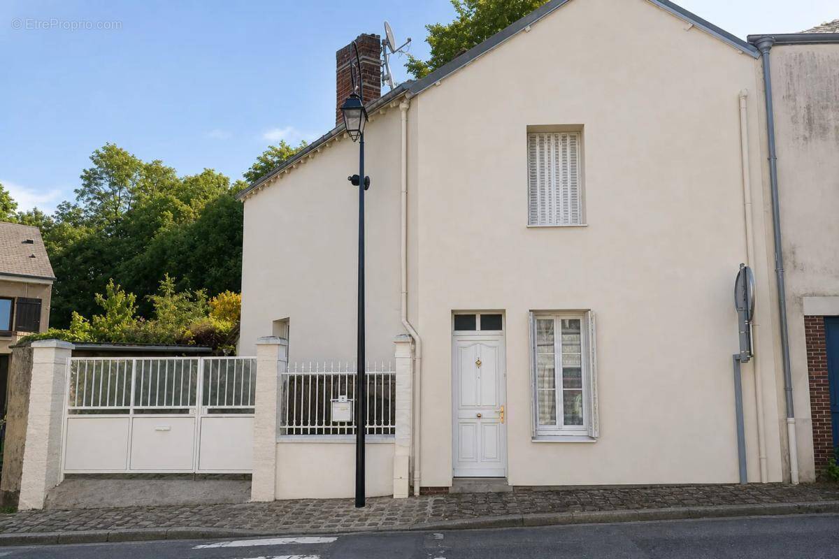 Maison à LE GUE-DE-LONGROI