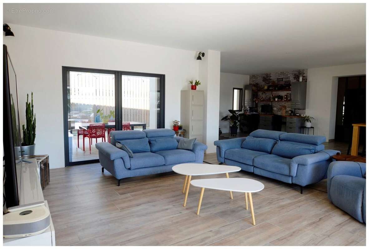 Maison à MONTBOUCHER-SUR-JABRON