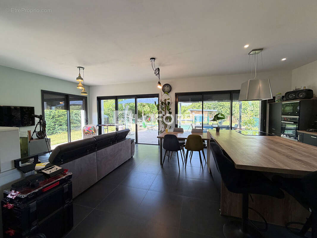 Maison contemporaine toit plat avec piscine - Cépet - photo 2