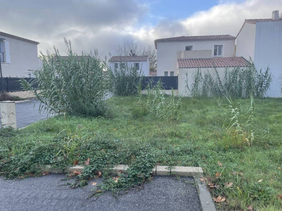 Terrain à MALLEMORT