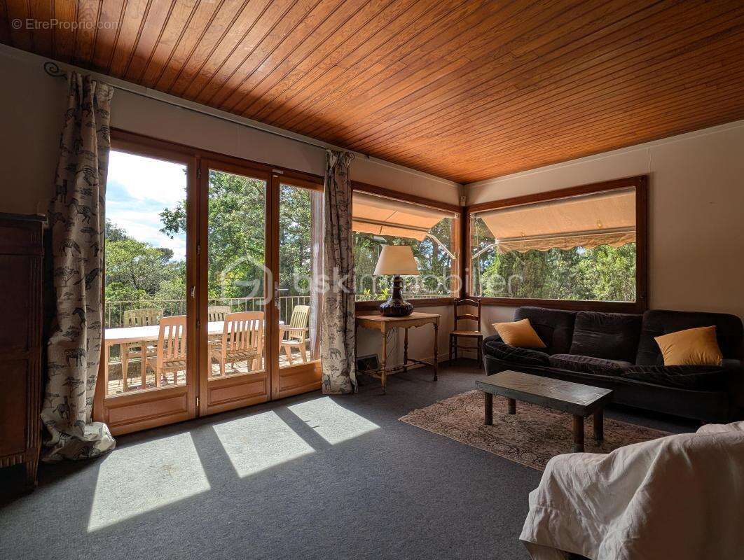Villa à Prades-le-Lèz - Terrain de 1805 m² - photo 3