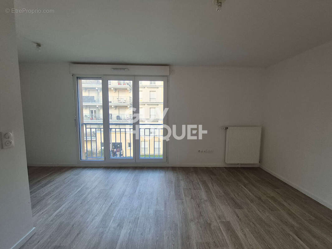 Appartement à LE BLANC-MESNIL