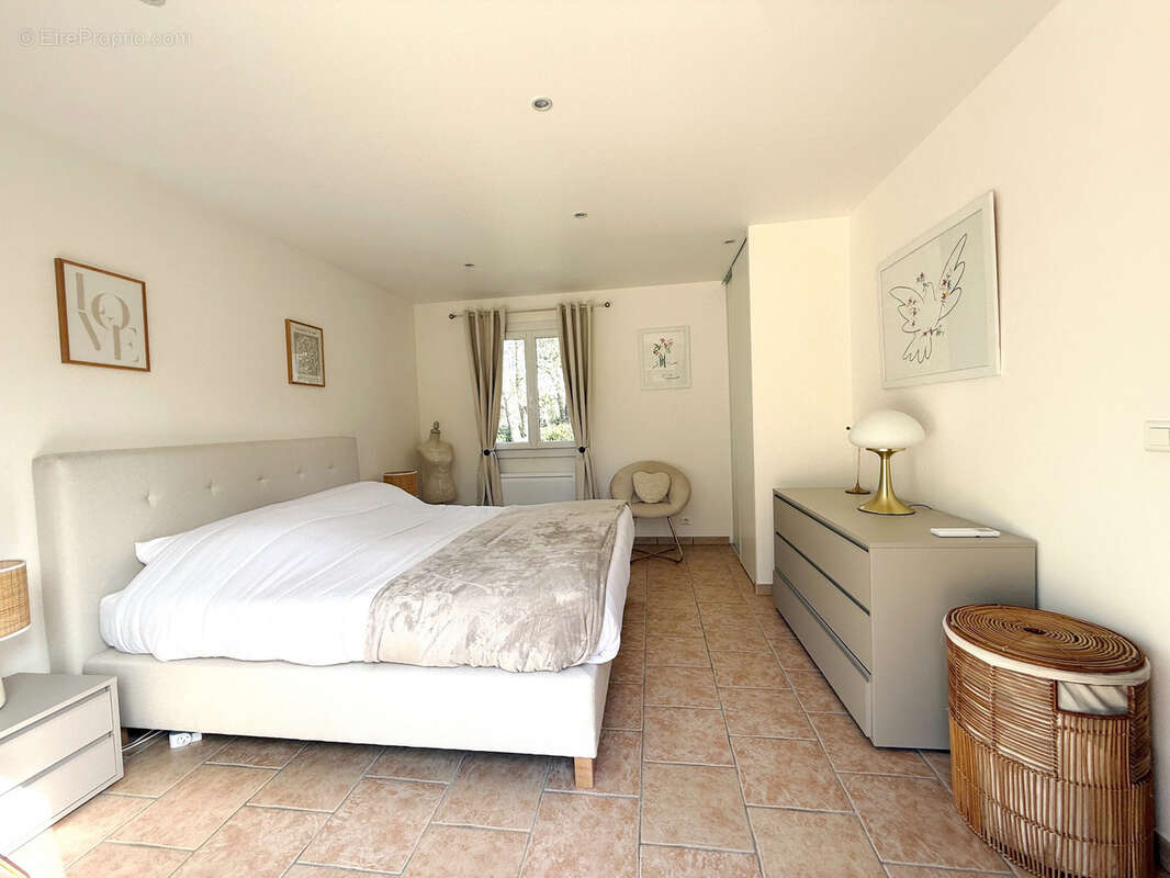 Maison à BAGNOLS-EN-FORET