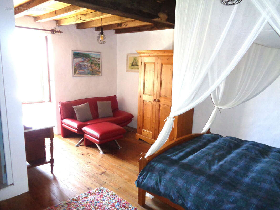 Maison à LA TOUR-BLANCHE