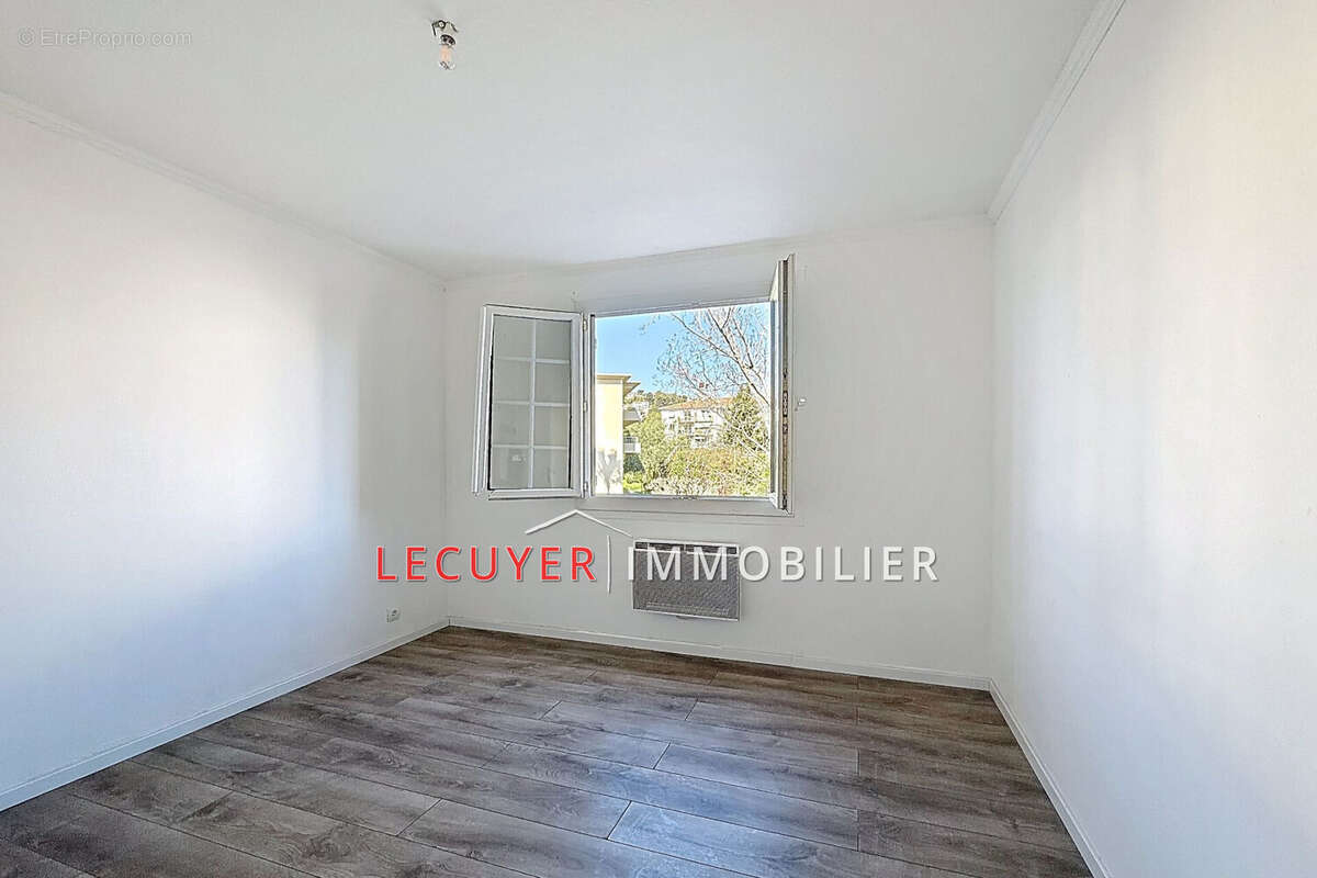 Appartement à VALLAURIS