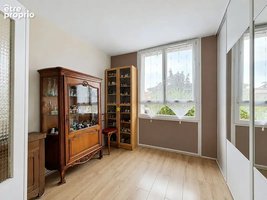 Caluire le bourg  - t4 traversant de 65.18 m² - photo 5
