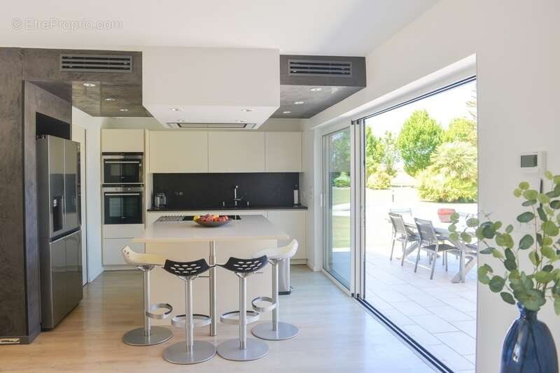 Maison contemporaine haut de gamme 203m2 avec piscine chauffée et double garage - photo 12
