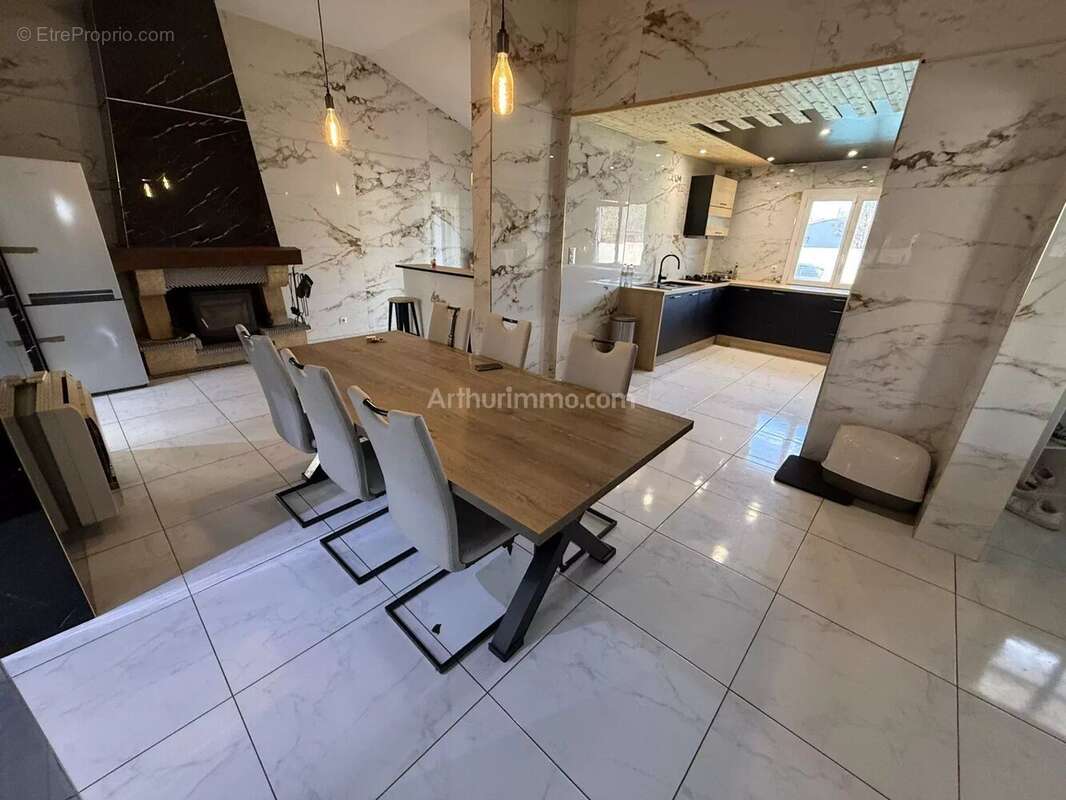 Maison à CEYRAS