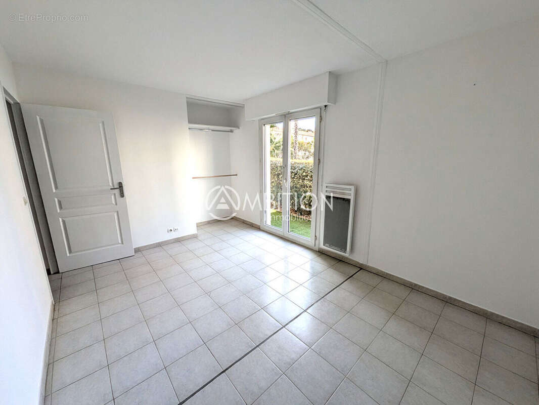 Exclusivité AMBITION IMMOBILIER : Charmant appartement 2 pièces en rez-de-chaussée à Fréjus, bord de mer - photo 5