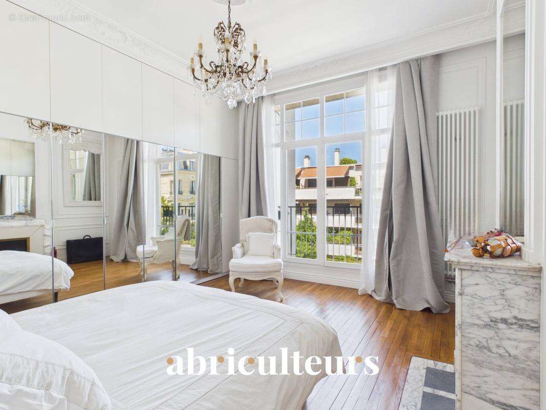 Appartement familial - 189 m² - 7 pièces - Charme de l'ancien en vente à Saint-Mandé (94160) - photo 15
