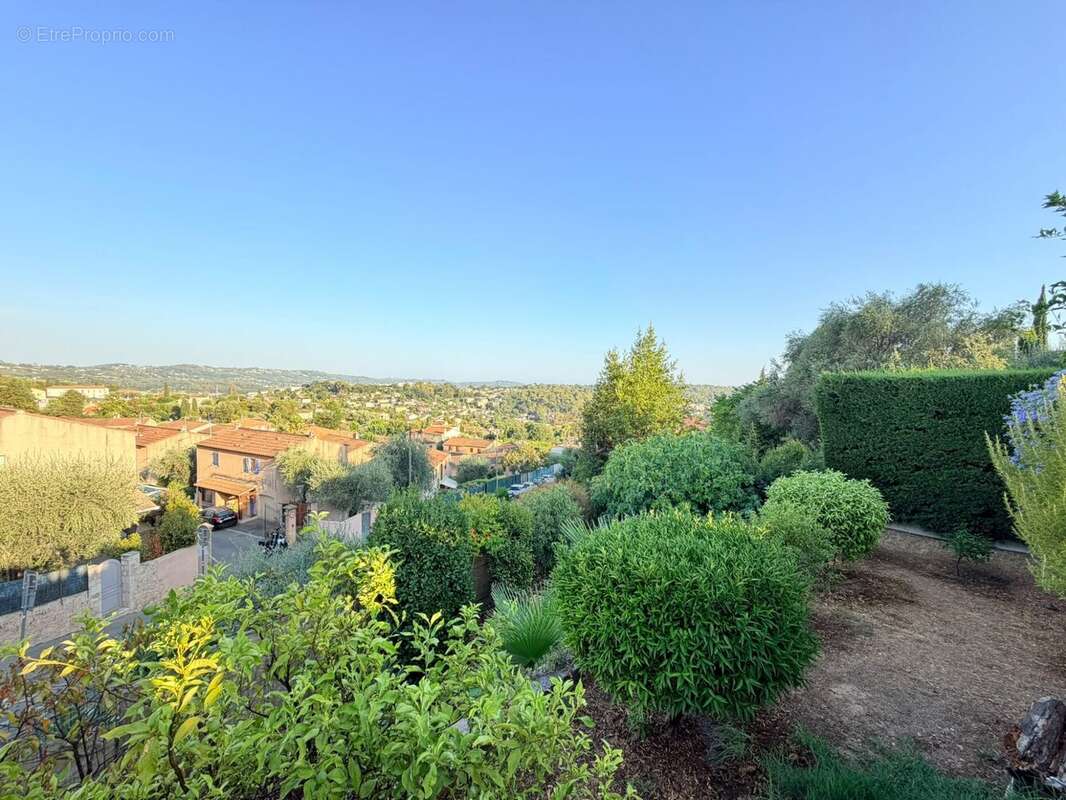 Maison 116 m² à Grasse  - photo 2