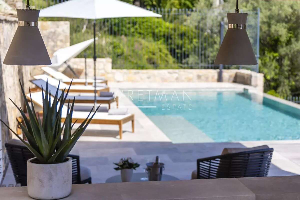 Maison à CHATEAUNEUF-GRASSE