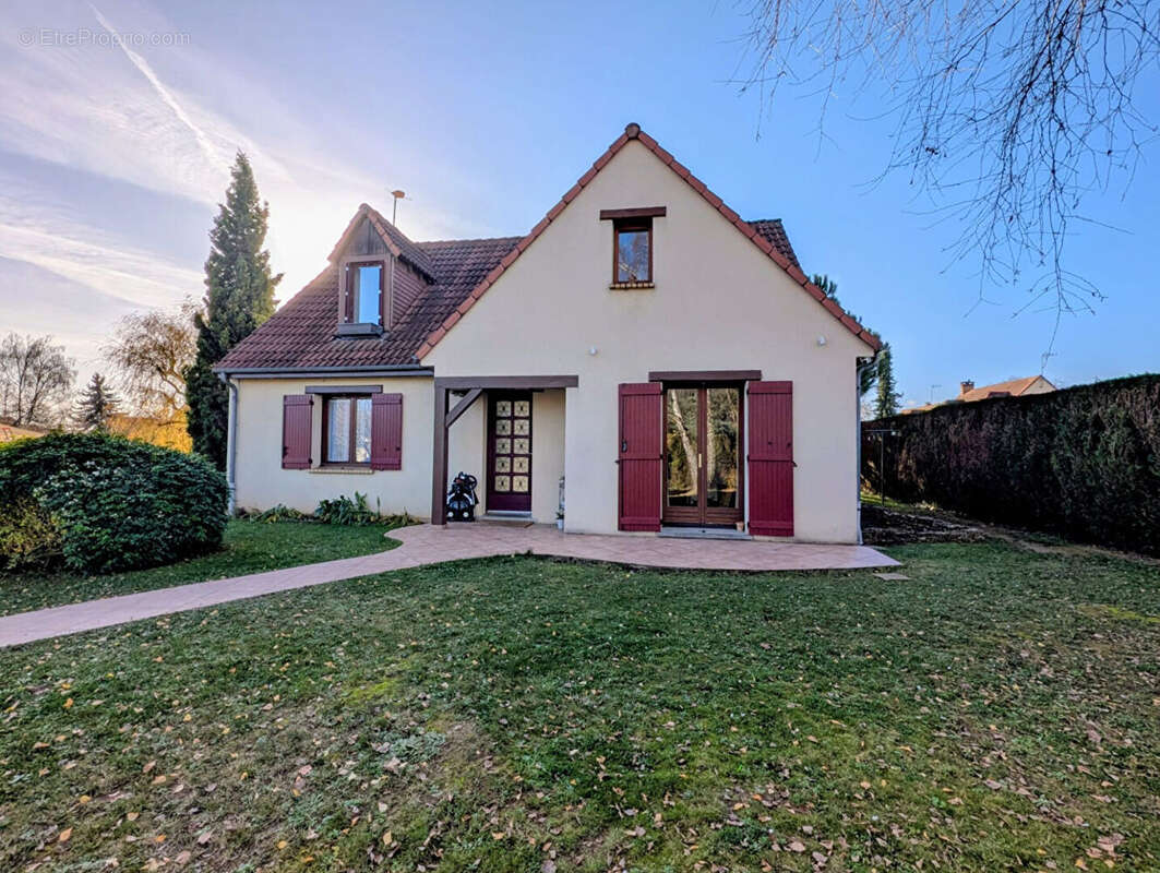 Maison à MILLY-LA-FORET