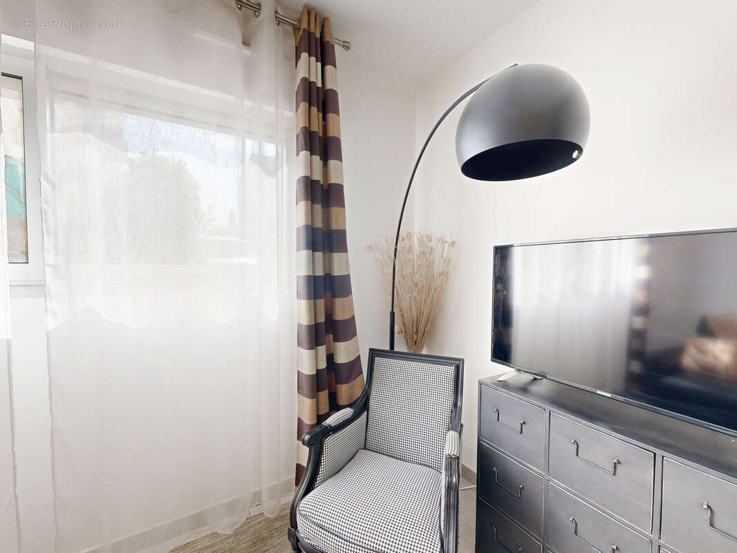 Appartement T2 rénové - BASTIA Centre ville - photo 2