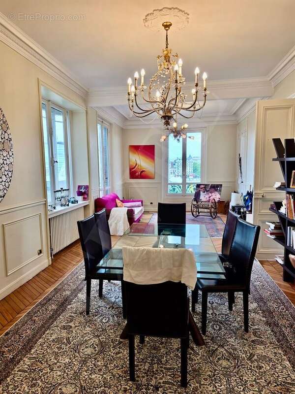 Appartement à NEUILLY-SUR-SEINE