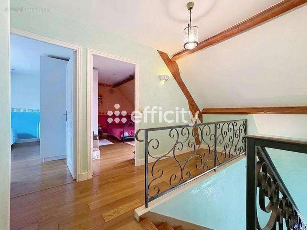 Maison 153 m² à Chevry-Cossigny  - photo 7