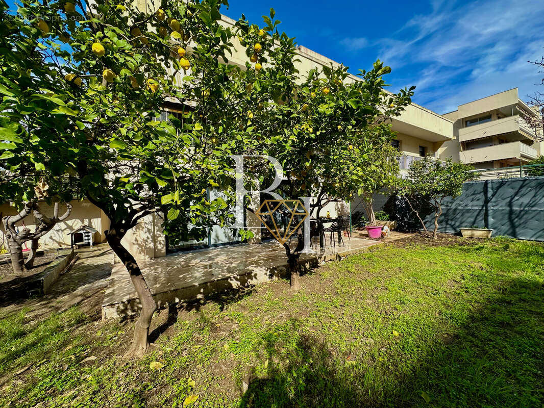 Appartement à SAINT-LAURENT-DU-VAR