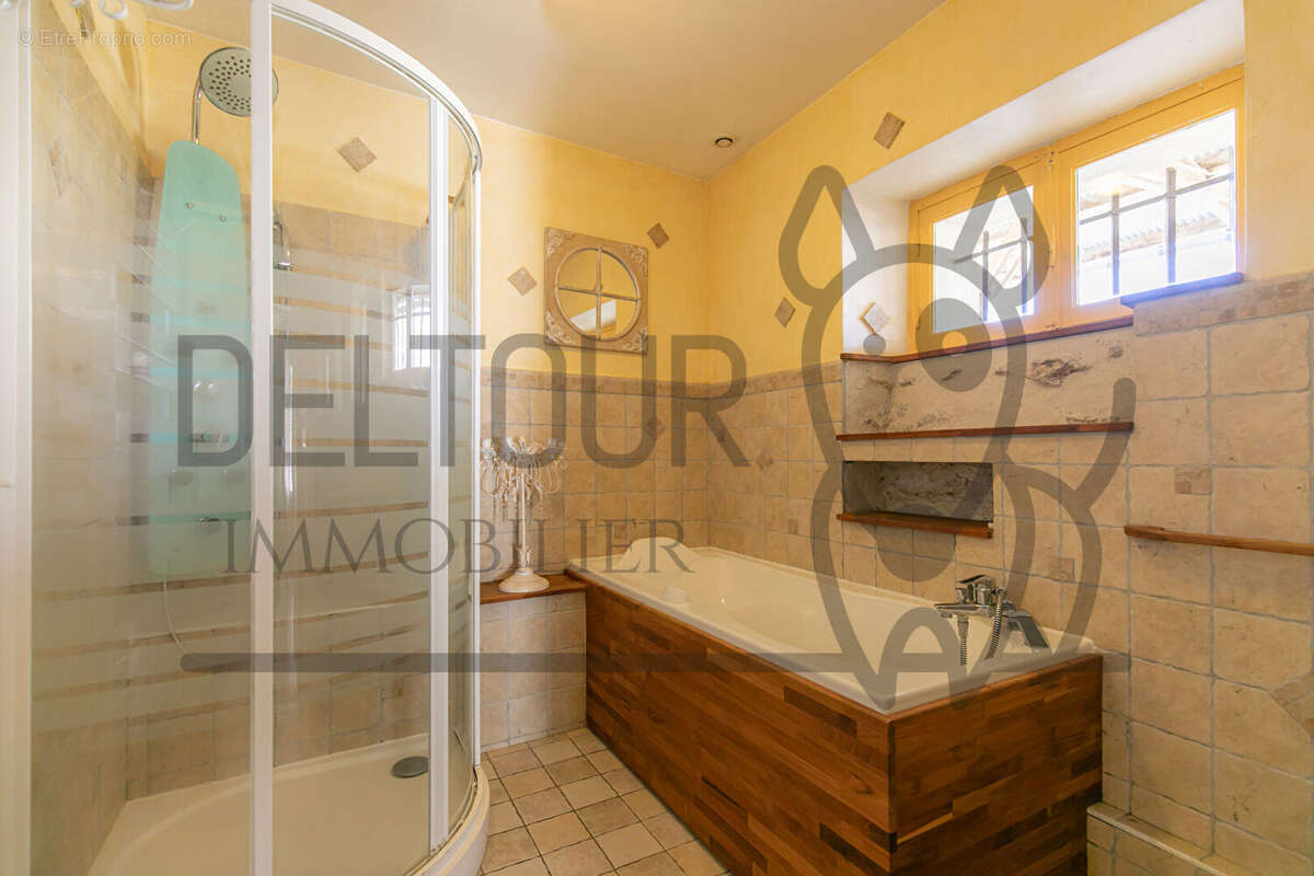 Maison à CRECY-LA-CHAPELLE