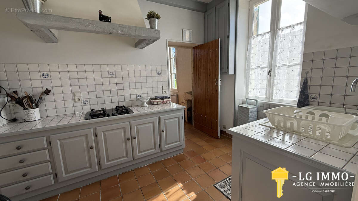Maison à BRIE-SOUS-MORTAGNE