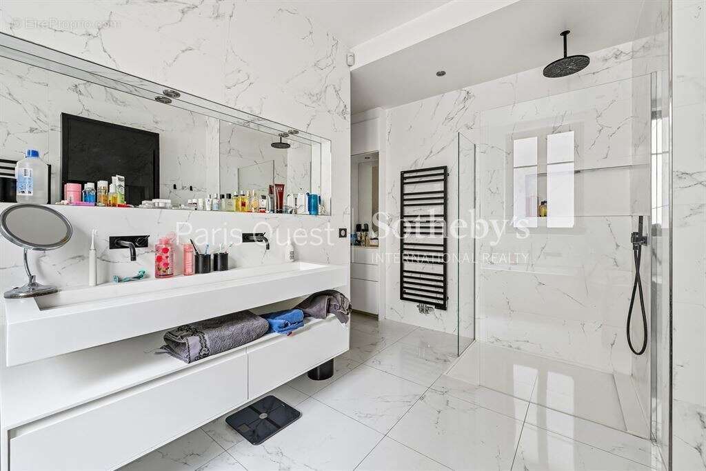 Appartement à NEUILLY-SUR-SEINE