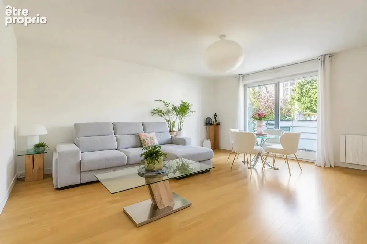 Beau 3 pièces 85 m², grand séjour, balcon, cave + parking - photo 3