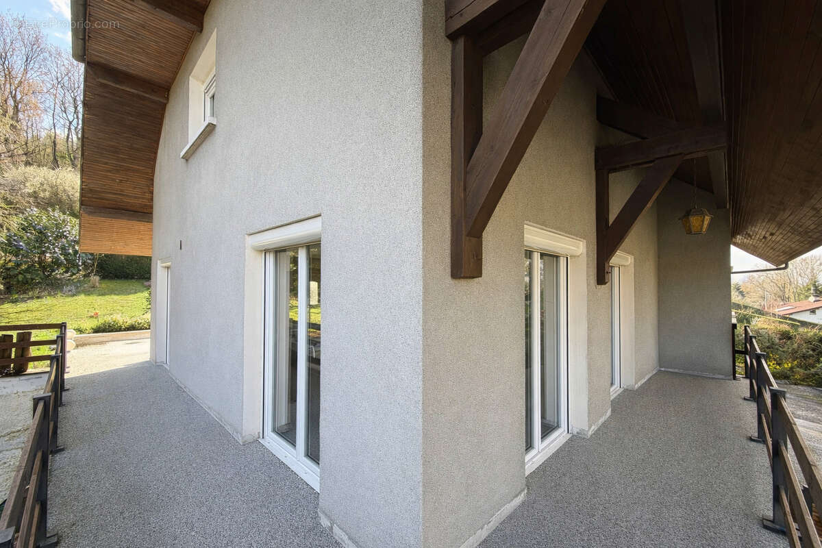 Appartement à VETRAZ-MONTHOUX