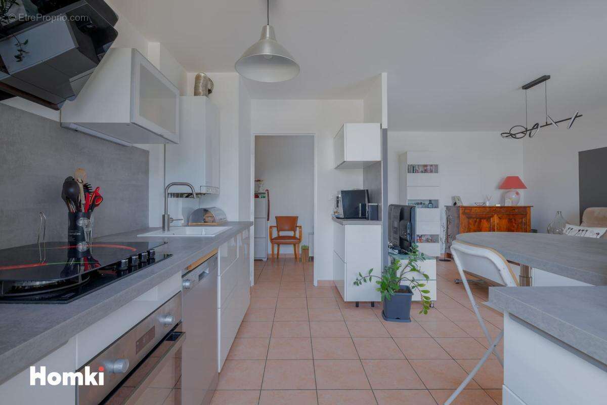 VÉNISSIEUX – T3 lumineux avec terrasse, cave et garage en supplément - photo 5
