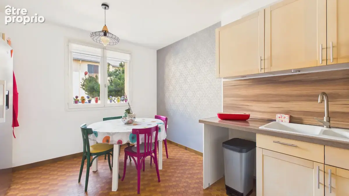 Maison mitoyenne  de 118 m², 4 chambres, garage - Onet-le-Château - photo 7