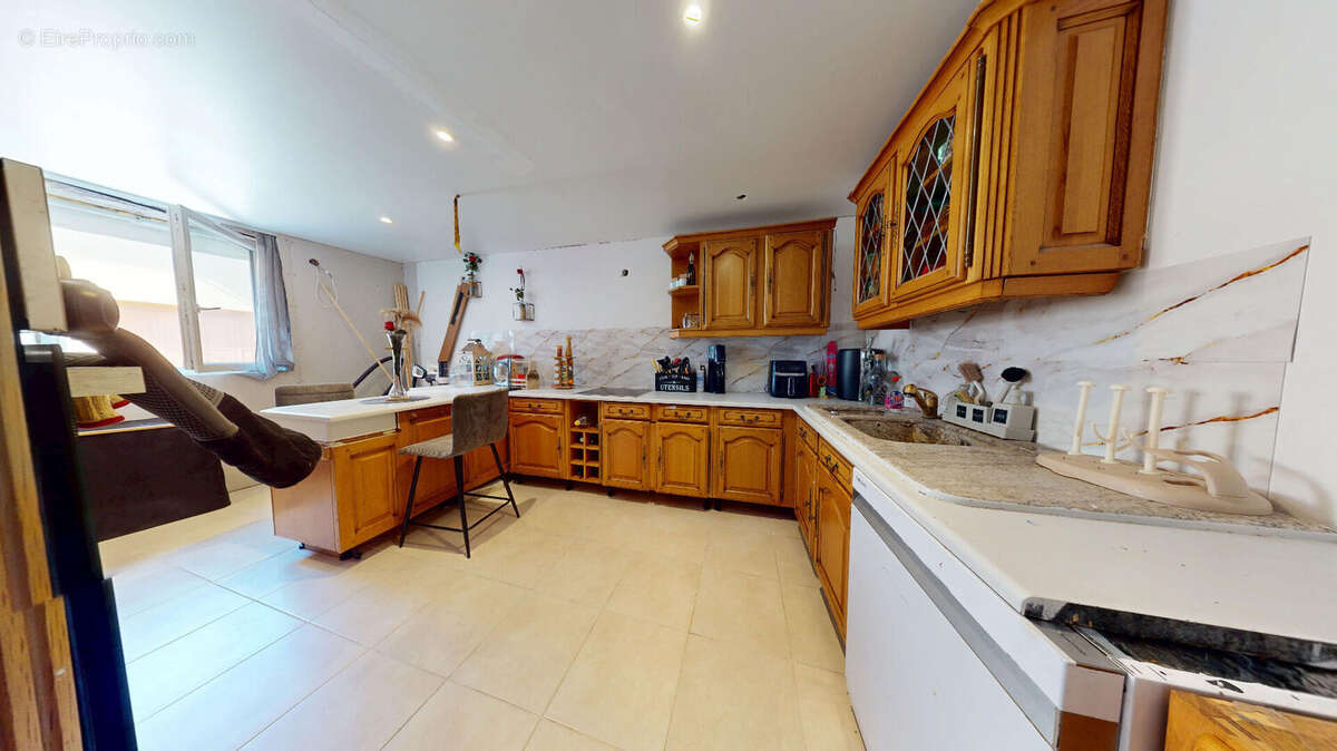 Maison 100 m² à Poncin  - photo 2