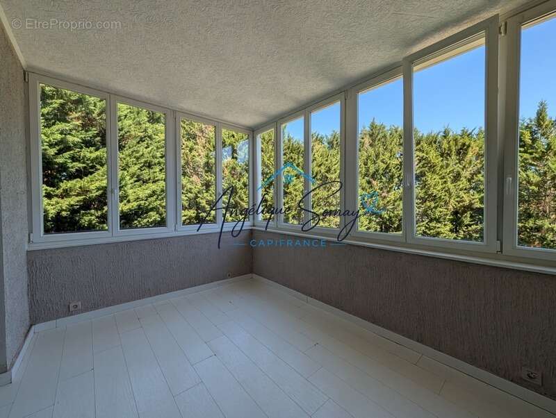 Calme, confort et commodités : découvrez ce T3 au cœur d’une résidence arborée - photo 3