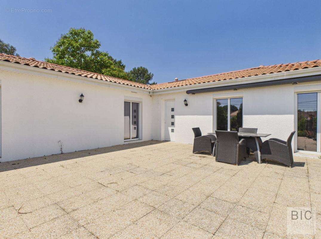 Maison à BLANQUEFORT