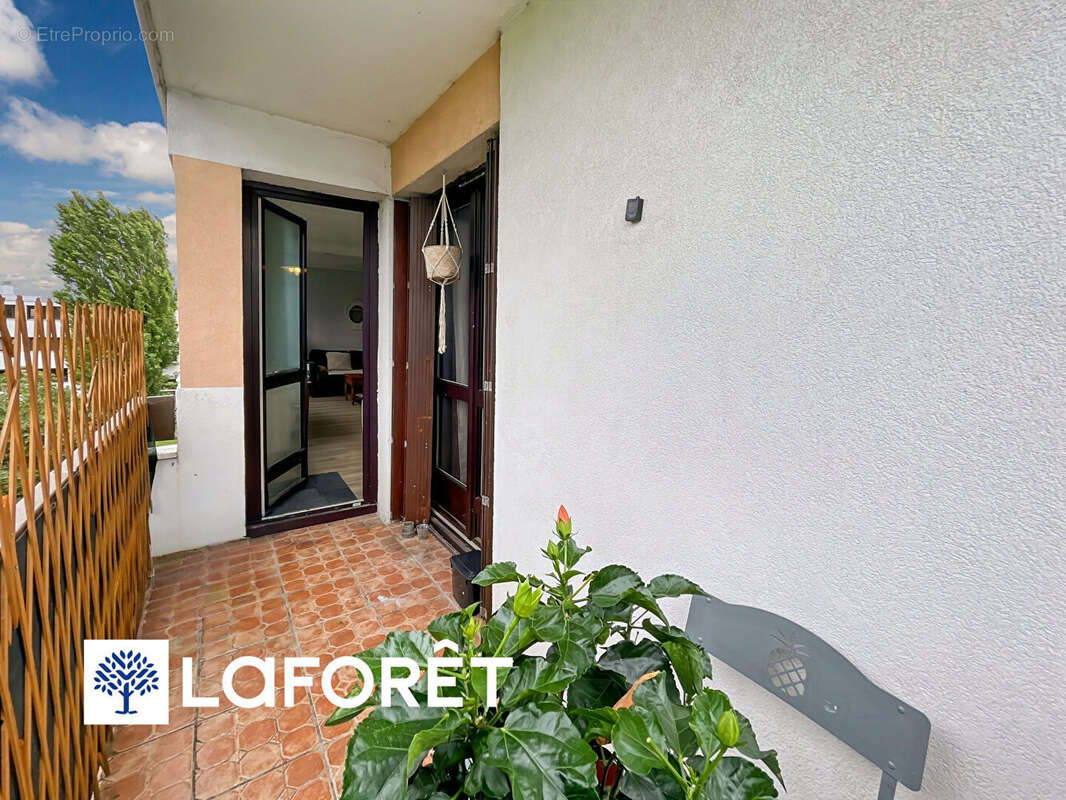 Appartement à SAINTE-GENEVIEVE-DES-BOIS