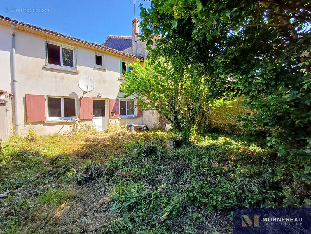 Maison à BAIGNES-SAINTE-RADEGONDE