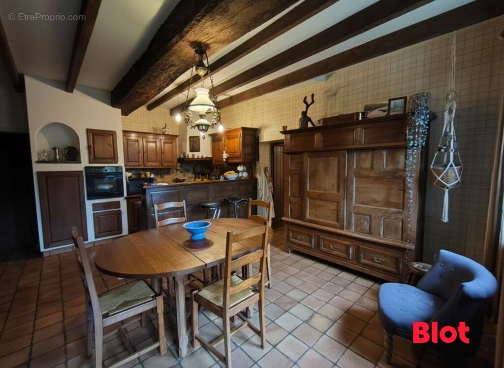 Maison à COMBOURG