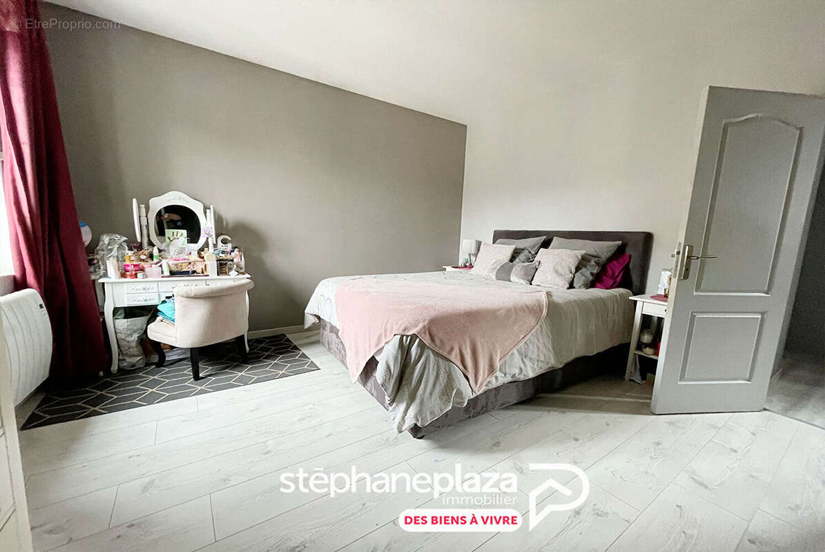 Maison à SAINT-ETIENNE-DU-ROUVRAY