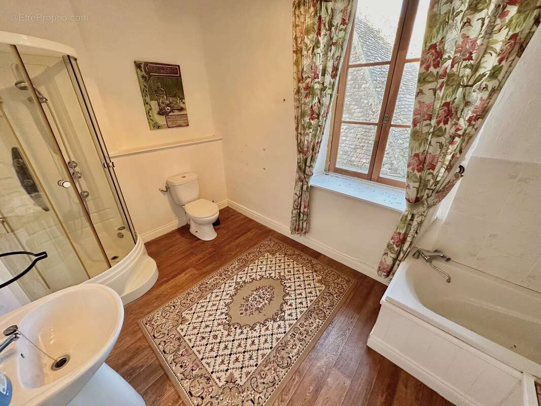 Charmante maison située en plein cœur du centre du village - photo 8