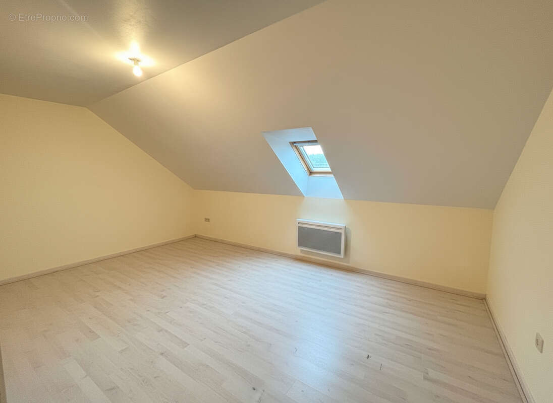 Maison à AMBRIERES-LES-VALLEES