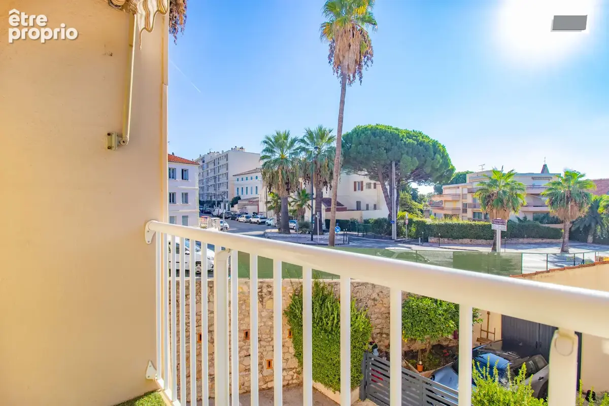 A vendre appartement t3 a hyeres avec terrasse et parking privatif - photo 1