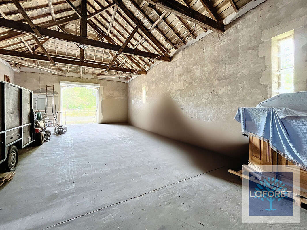 Maison de 210 m² sur 5 607 m² Proche Montendre et Jonzac - photo 5