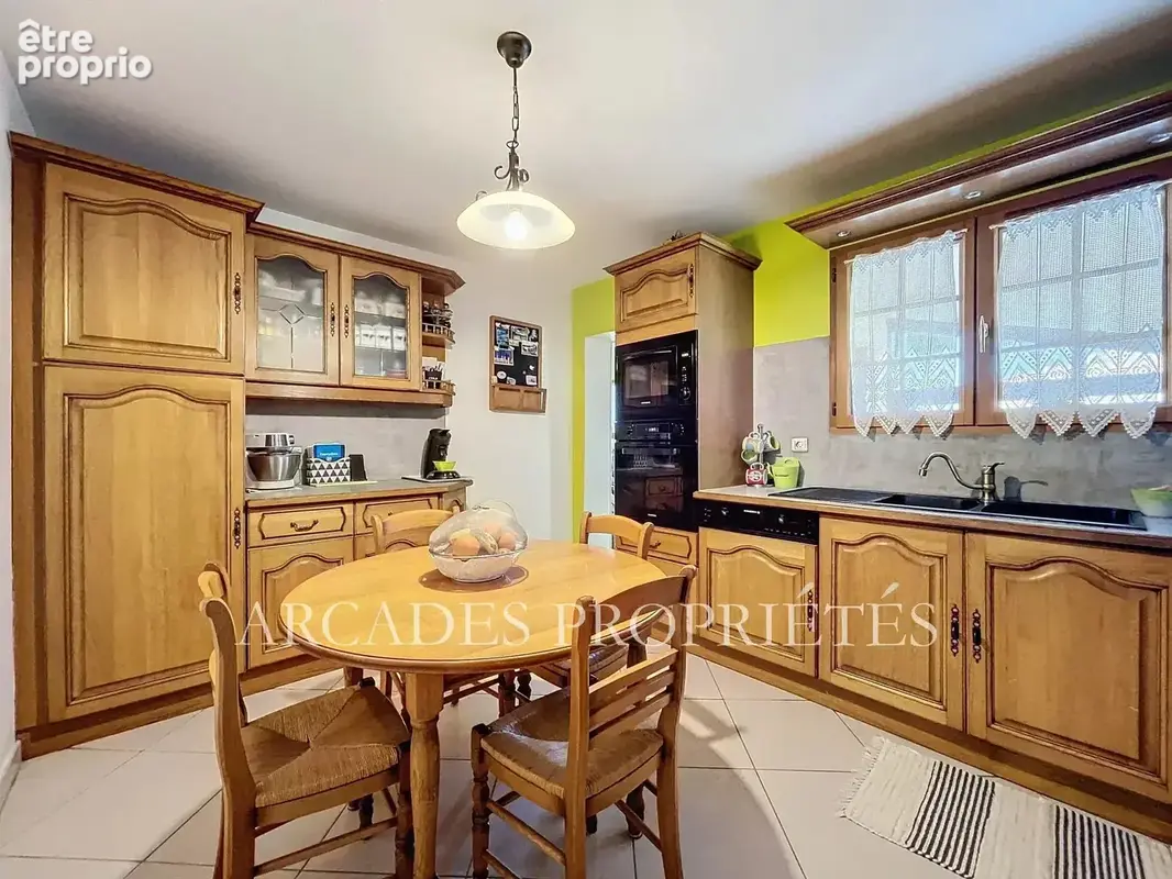 Élégante maison familiale avec piscine au cœur de bègle - photo 5