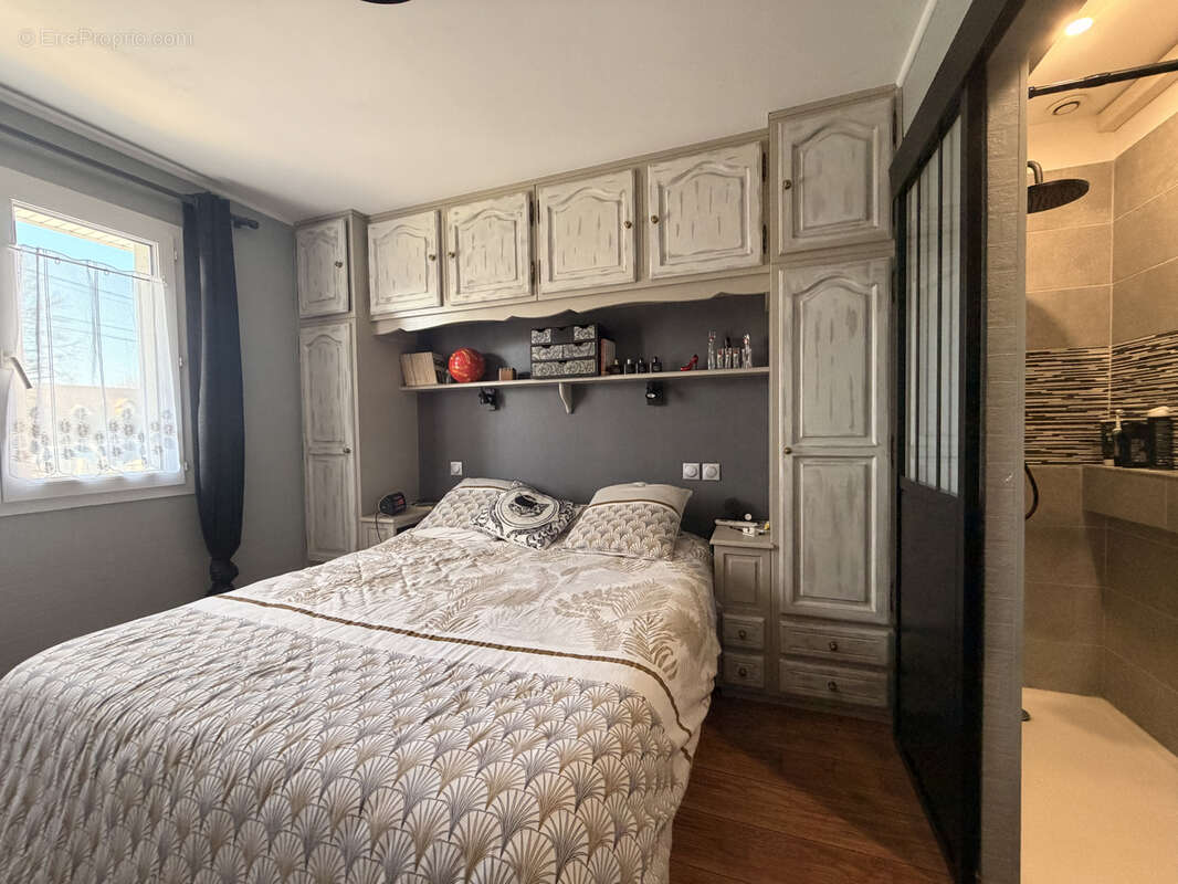 Maison à NEUVILLE-SUR-SARTHE