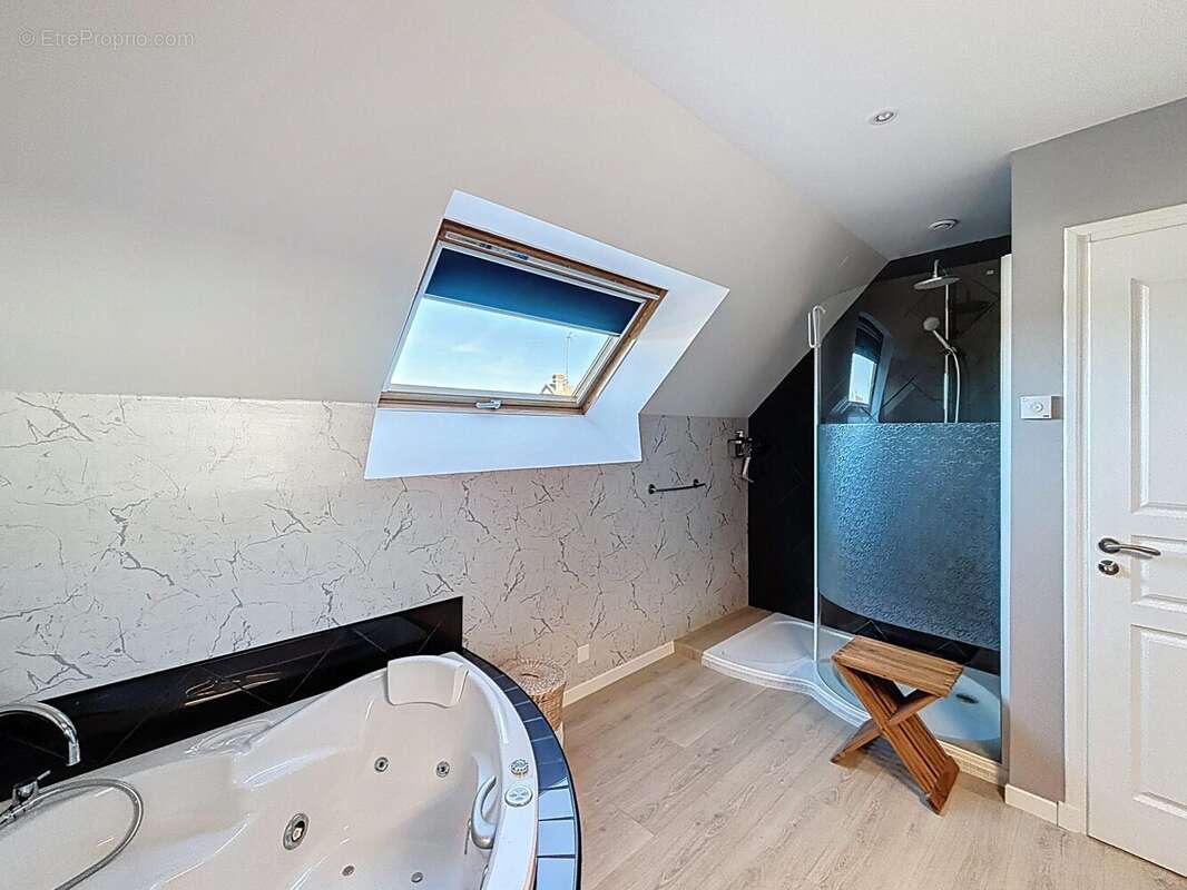 Maison à LA CHAUSSEE-SAINT-VICTOR