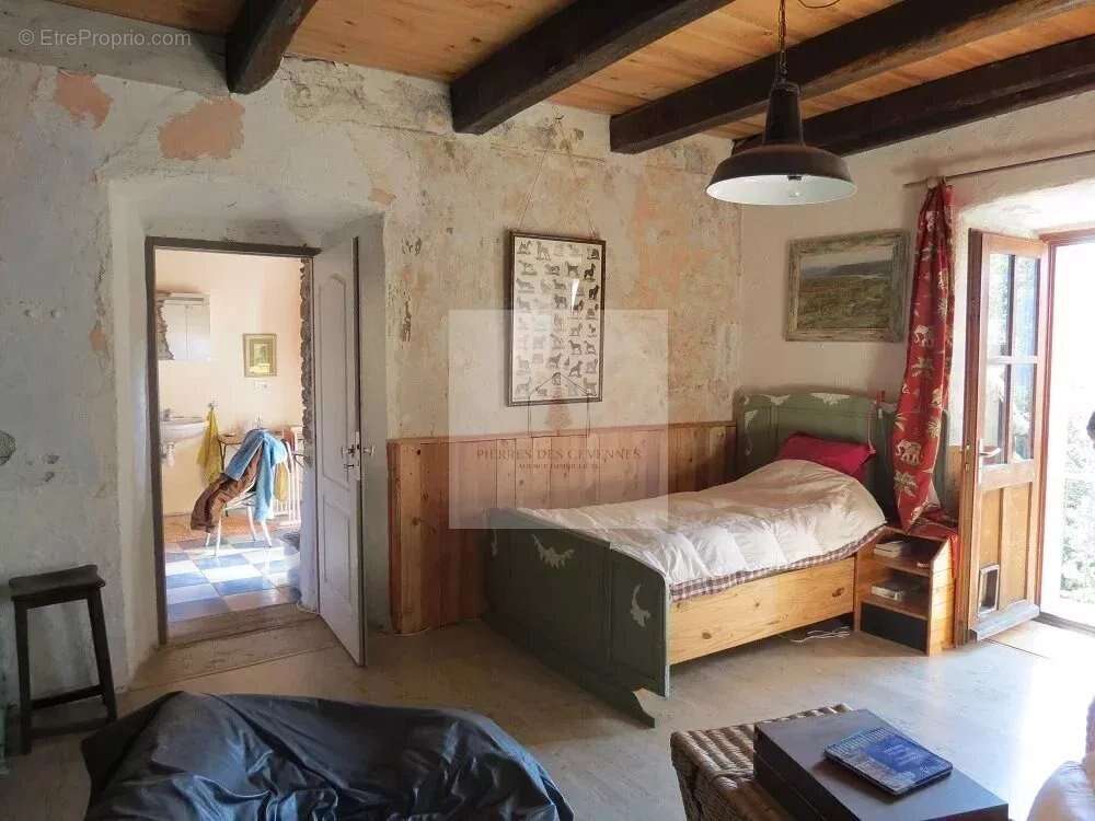 Maison à SAINT-GERMAIN-DE-CALBERTE