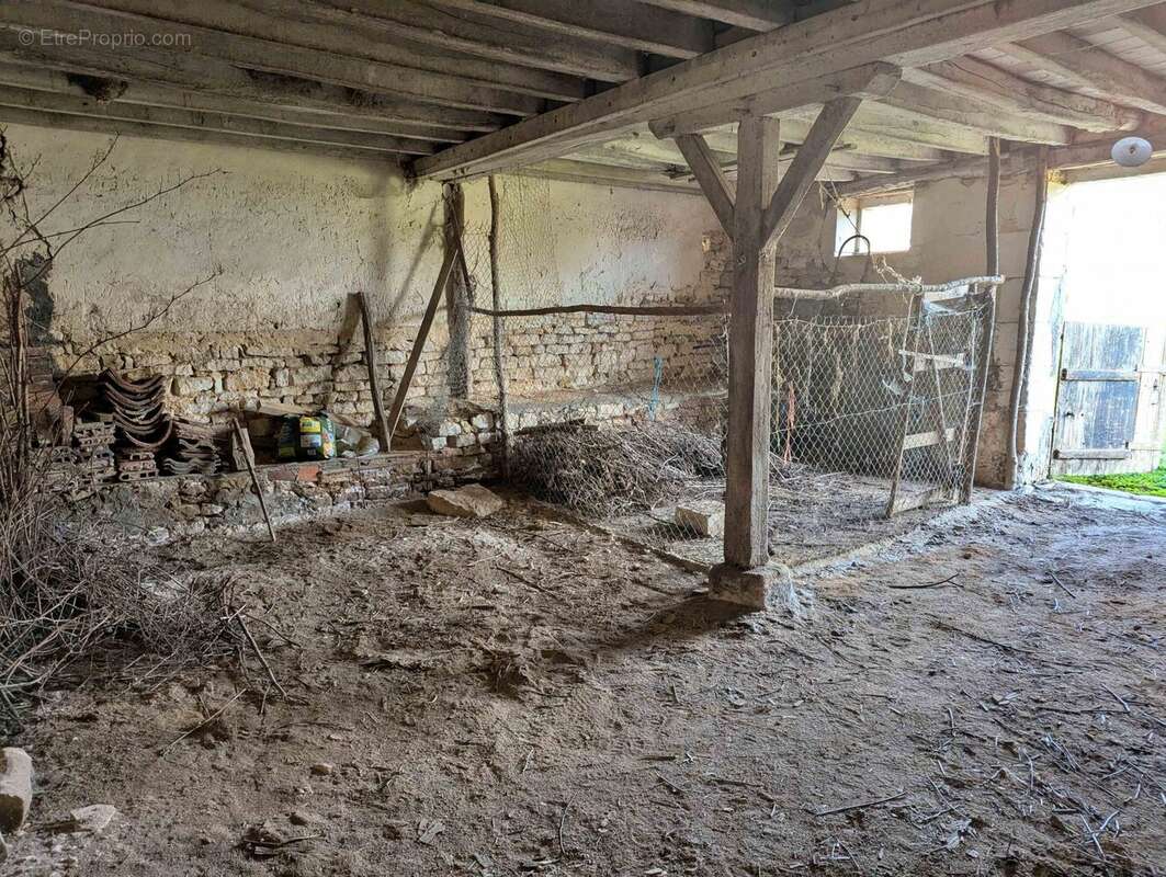 ancienne étable ferme à Taingy - Maison à SEMENTRON