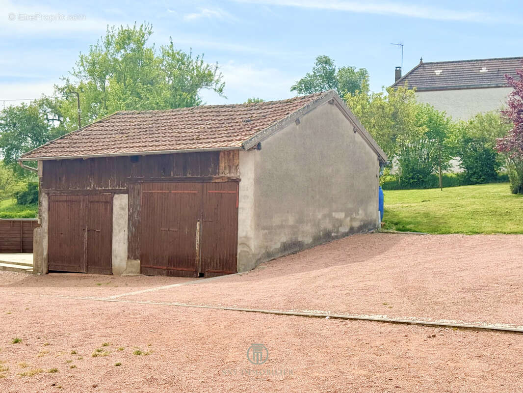 Maison à CHENAY-LE-CHATEL
